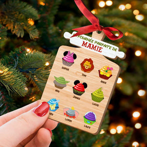 La fournée parfaite de Mamie, Ornements pour Enfants Cupcake, Cadeau de Noël pour la Famille 01HUTI281023QN - Ornament - GoDuckee