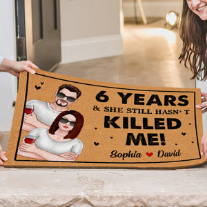 She Still Hasn't Killed Me - Doormat - Gift for Couple - Doormat - GoDuckee