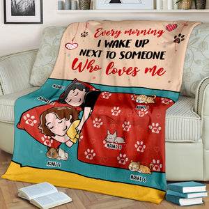 Personalized Cat Mom & Dad Blanket - Every Morning I Wake Up Next To Someone Who Loves Me - Blanket - GoDuckee