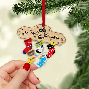 Chaussettes Familiales, Ornement en 05NATN271023-01 Acrylique Personnalisé, Cadeau de Noël pour la Famille - Ornament - GoDuckee