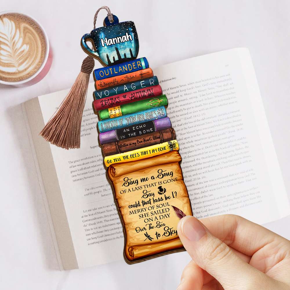 Outlander Wooden Bookmark - Sing Me A Song of A Lass Bookstack - Custom Name - Coffee Cup & Stack Of Books - Bookmarks - GoDuckee